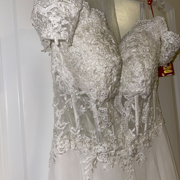 White dress - Picture 6 of 14